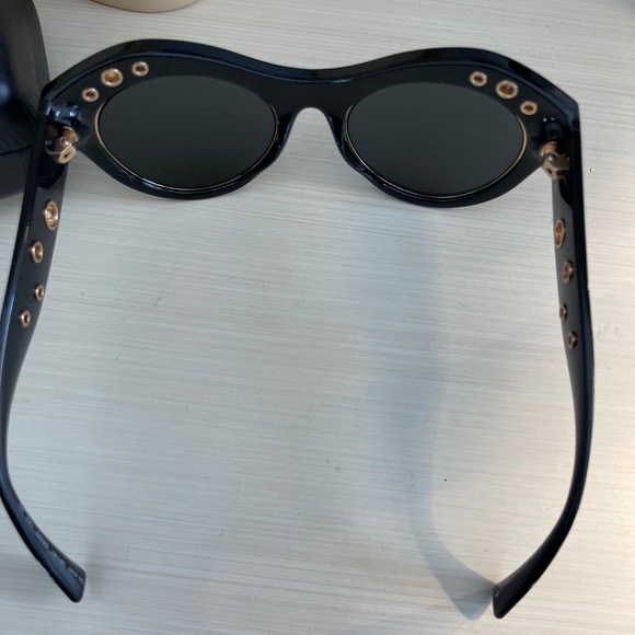 Versace Awesome Black Sunglasses - Model 4320- Made In Italy - Picture 6 of 10